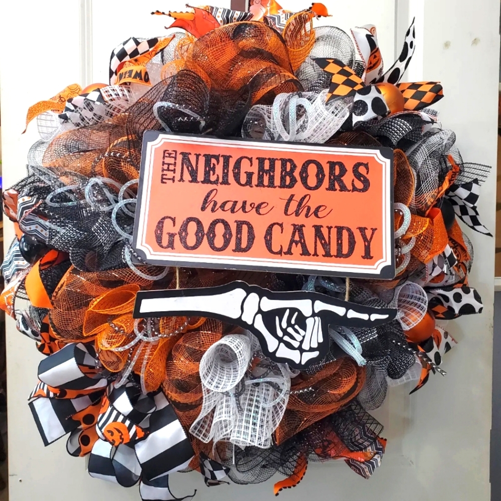 "The Neighbors Have the Good Candy" Halloween Wreath - Picture 1 of 7